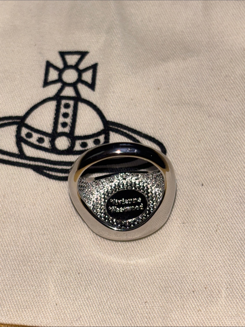 Vivienne Westwood Silver Dome Ring with Pearl-Like Center - Picture 4 of 6